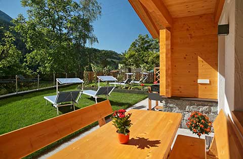 Chalets mit Garten in sonniger Hanglage von Riffian