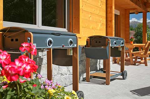 Große Terrasse mit eigenem Grill