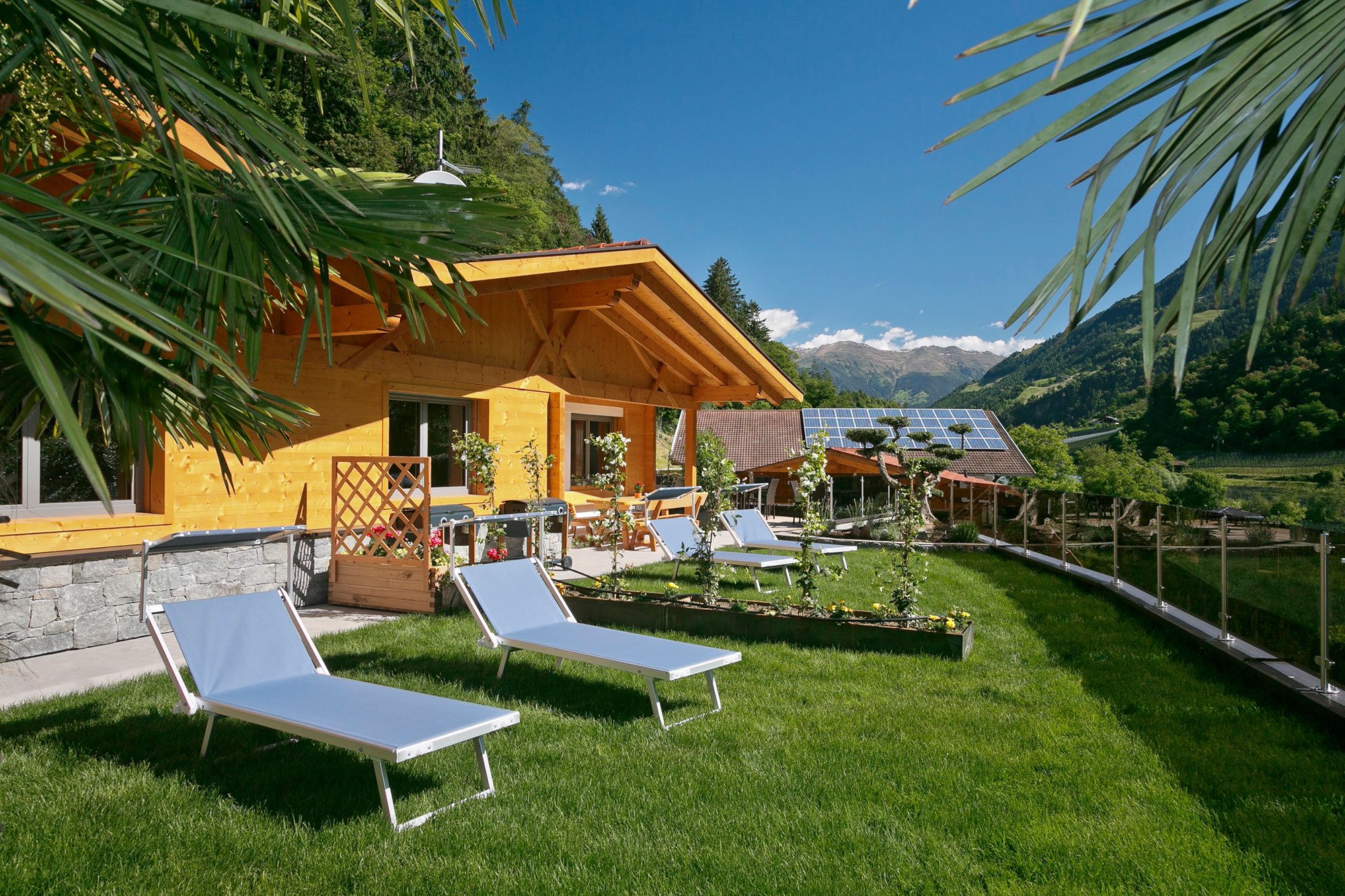 Chalets mit Garten in sonniger Hanglage von Riffian