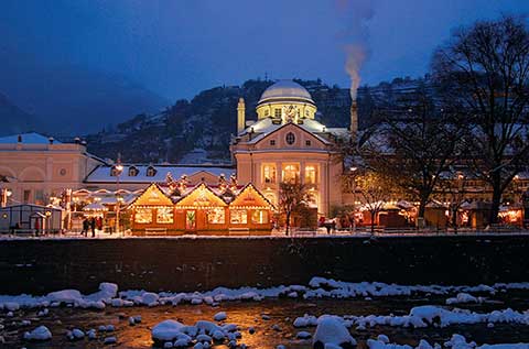 Mercatino di Natale sulla Passeggiata Lungo il Passirio a Merano